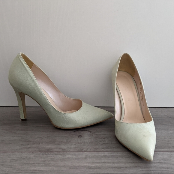 Le Chateau Mint Lace Heels - Picture 3 of 10